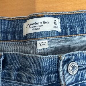 Abercrombie & Fitch Women's Mid Rise Barrel Jeans - Blue